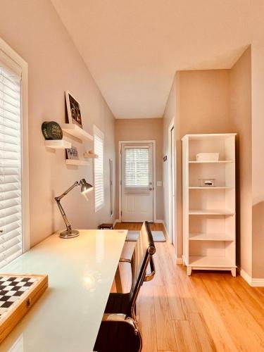 North Glenmore Apartment | Peaceful, charming and cosy independent and private suite with kitchen and bathroom in desired north Glenmore - perfect for any stay