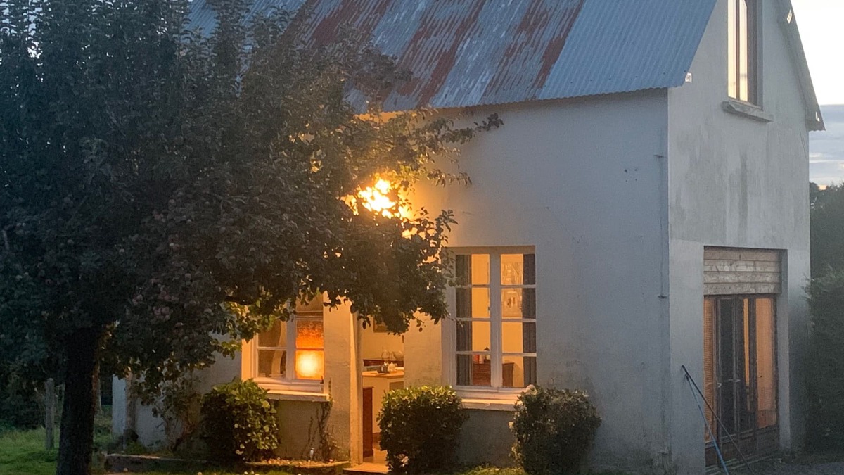 Sourdeval Cottage | Peaceful, charming gîte in Normandy - pets welcome.