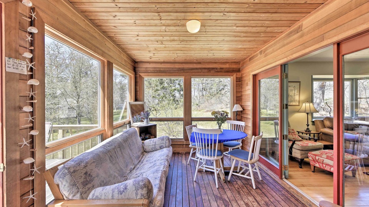 Menemsha House | Peaceful Chilmark Farmhouse by Menemsha Beach