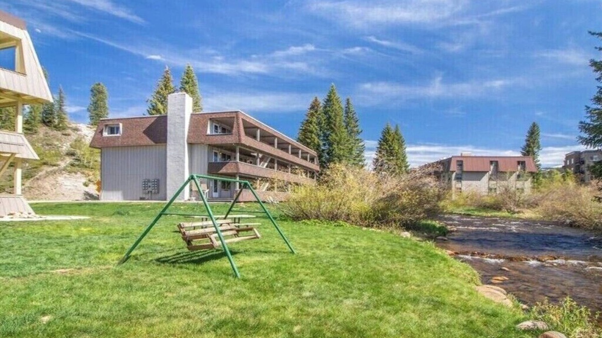 Winter Park Condo | Peaceful condo on river in downtown WP w/pool