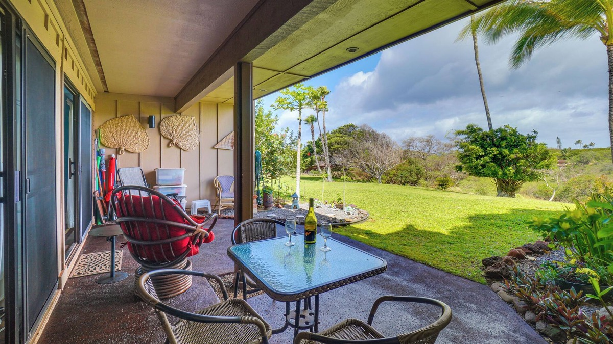 Maunaloa Condo | Peaceful Condo w/Amenities: Steps to Beach!