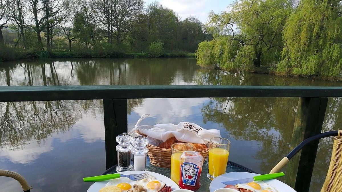 Hadlow Down Cabin | Peaceful, Cosy and Secluded Lakeside Fisherman's Huts