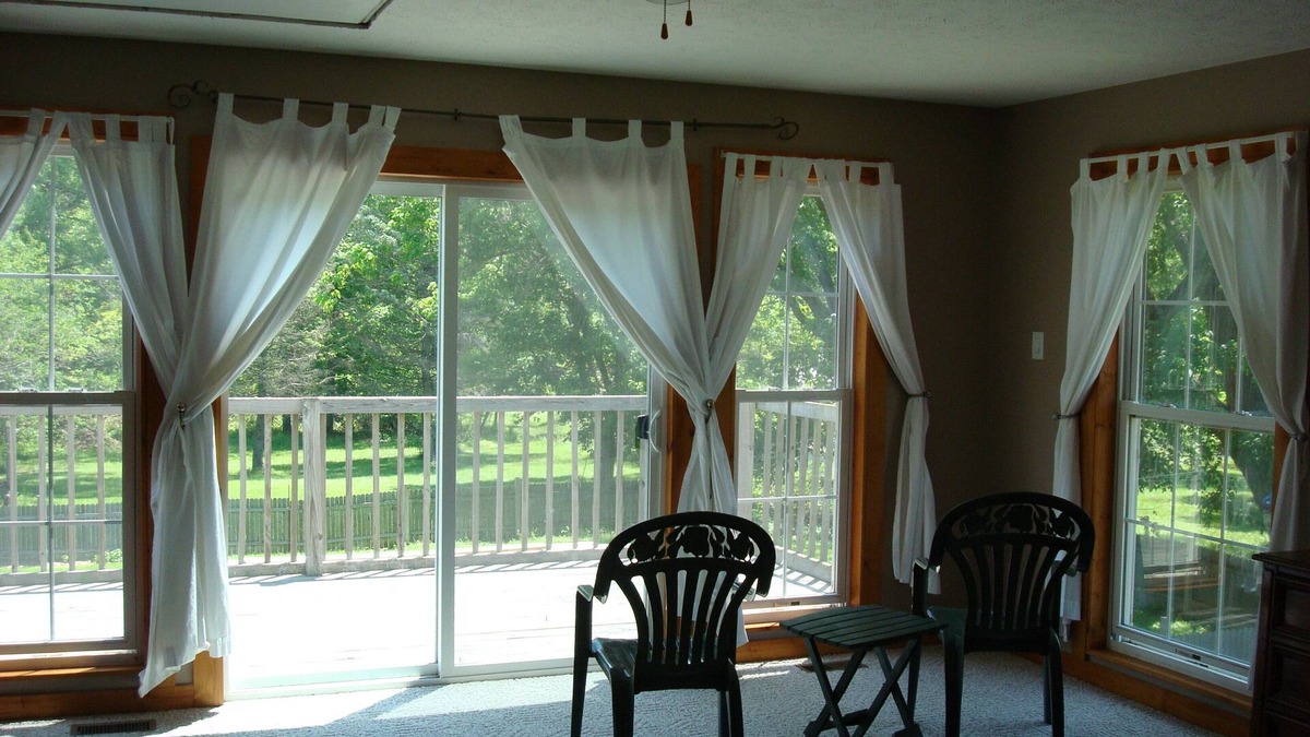 Unionville House | Peaceful Country Setting Off the Beaten Path Close to Everything
