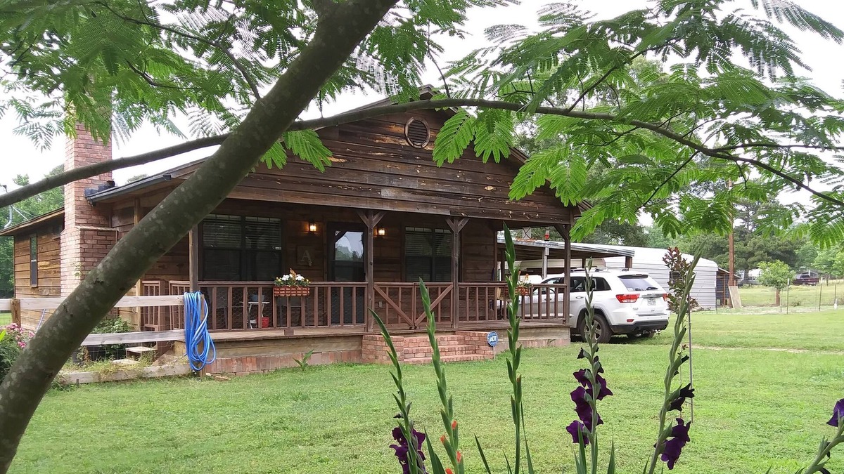 Gilmer Cabin | Peaceful Countryside Cottage Getaway