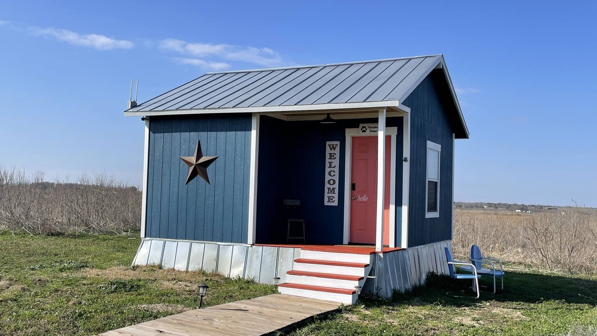 Kingsbury Cabin | Peaceful Couples Country Getaway with Pool and Hot Tub
