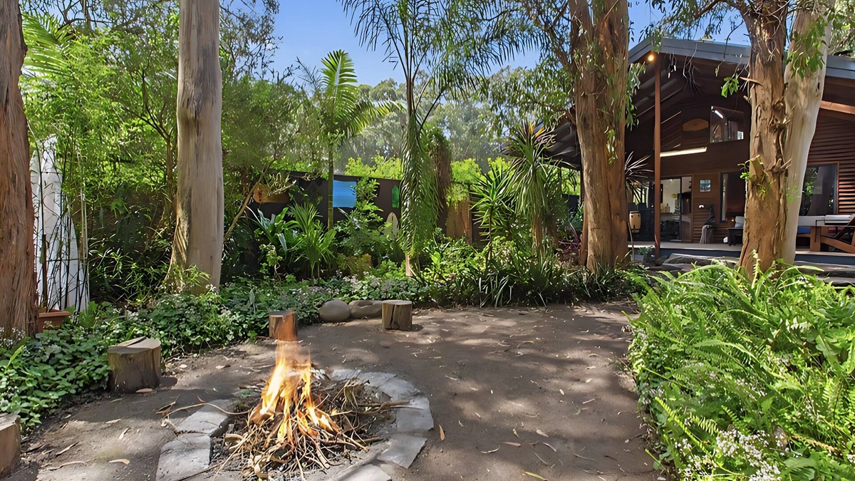 Skenes Creek House | Peaceful, creative home in a lushnbush setting, only 300m from the beach!