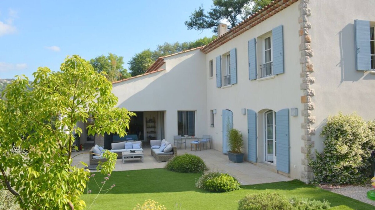 Saint-Paul-de-Vence Villa | Peaceful designed modern villa nestles in St Paul de Vence