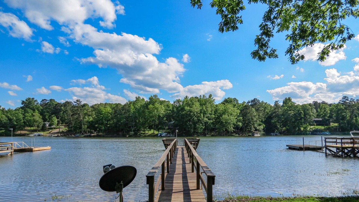 Prosperity House | Peaceful, dog-friendly getaway with gorgeous lake view, grill, & central AC