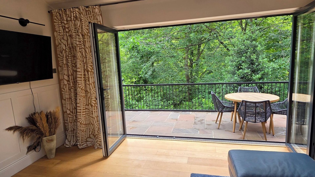 Durham House | Peaceful Durham City Centre Hideaway with Terrace & Seasonal Castle Views
