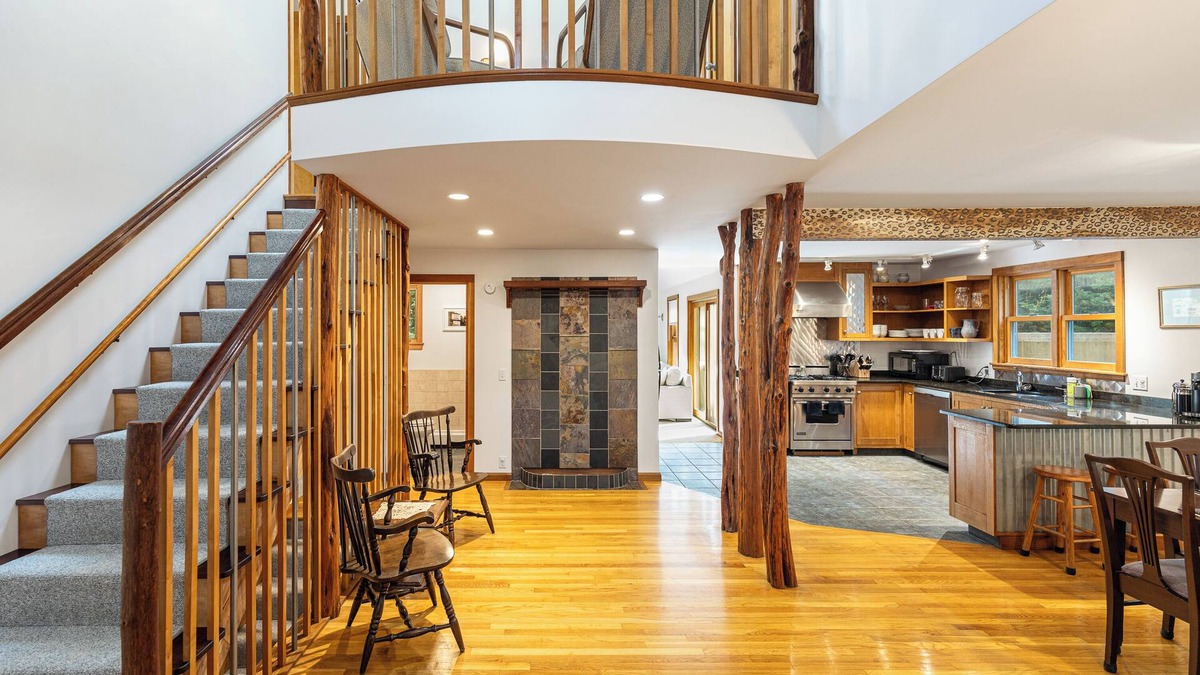 East Chop House | Peaceful East Chop Vineyard 5-BR 3-BA home, AC, large yard, Guest apt add-on.