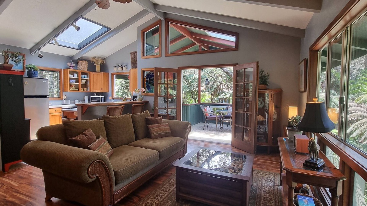 Volcano Apartment | Peaceful & Elegant Treetop Hideaway in Volcano Village
