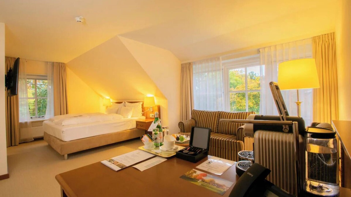 Ootmarsum Hotel | Peaceful Escape Ideal for a Romantic Getaway - with Indoor and Outdoor Pool
