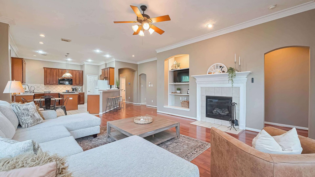 Conroe House | Peaceful Exec Home w Office Near Everything
