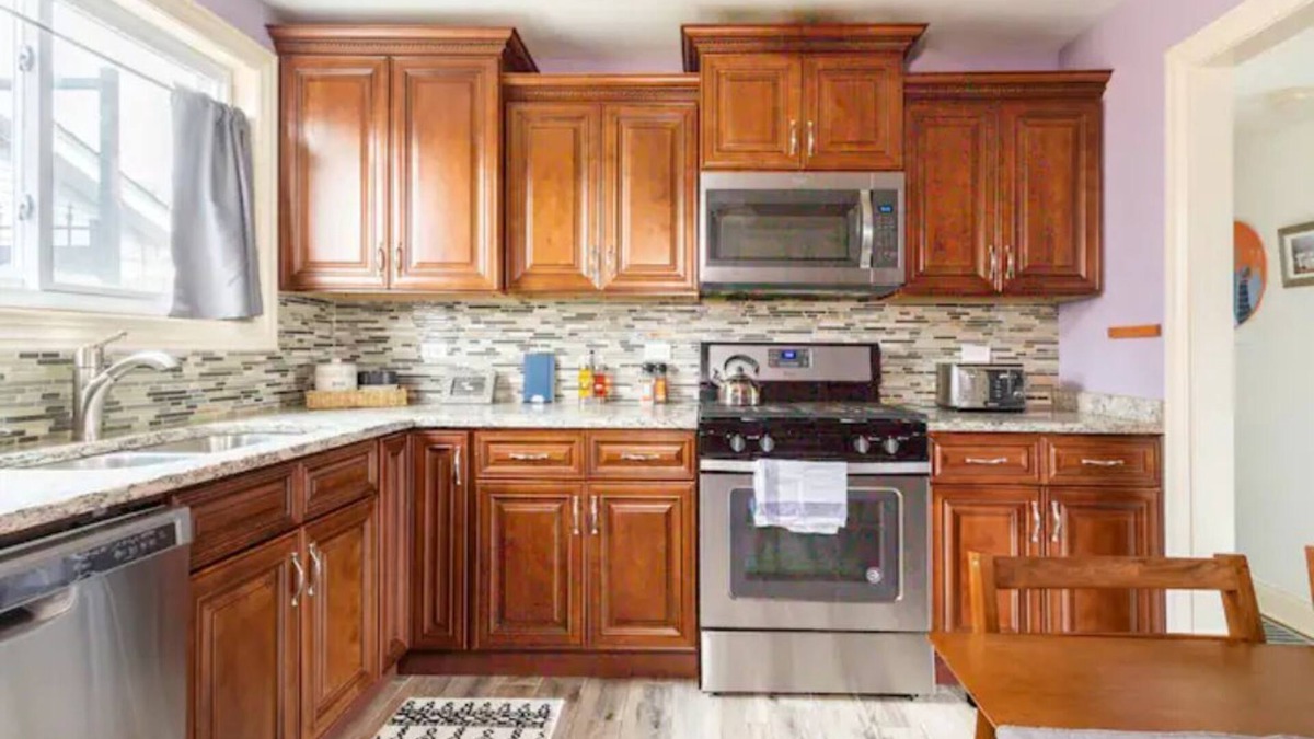 Ashburn House | Peaceful Family Home near Downtown, MDW, Free Park