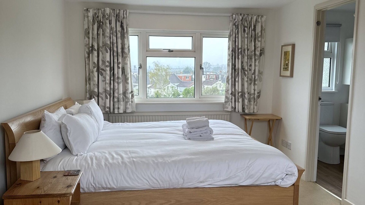 Horfield House | Peaceful Family Retreat near Gloucester Road