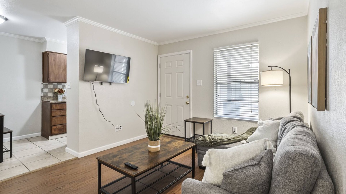 Monahans Apartment | Peaceful Family-sized Apartment