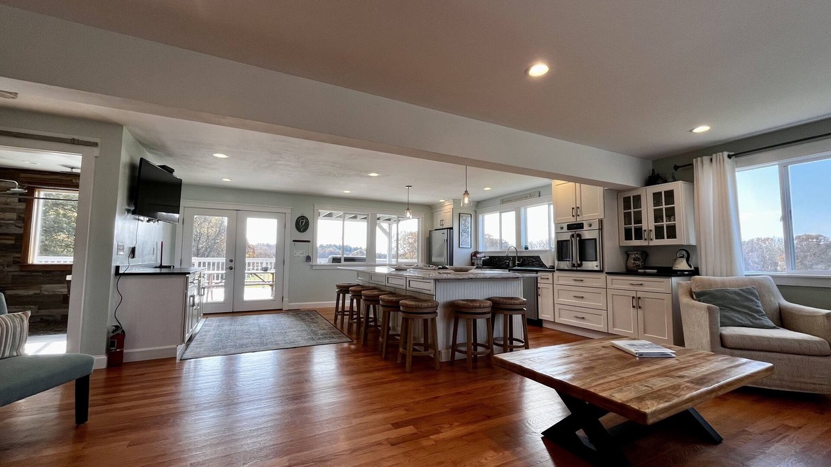 Assonet Other | Peaceful farm house located in central Southeastern Massachusetts's