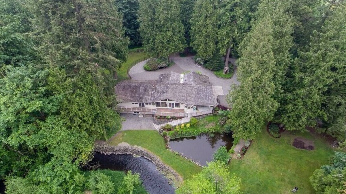 Tacoma House | Peaceful Forest Retreat with Mount Rainier Views