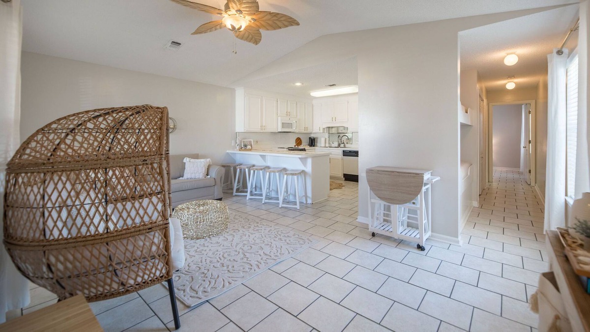 Summer Breeze Condo | Peaceful Gated Resort-4 Min Walk To Beach! Snowbirds Welcome!