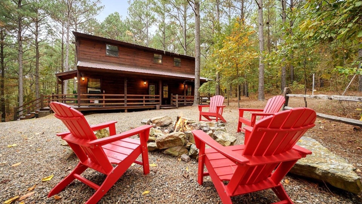 Broken Bow Cabin | Peaceful Getaway | Hot Tub Pet-Friendly