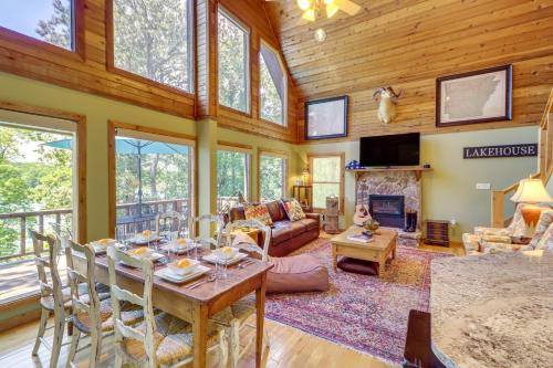 Greers Ferry House | Peaceful Greers Ferry Cabin with Deck and Lake View!