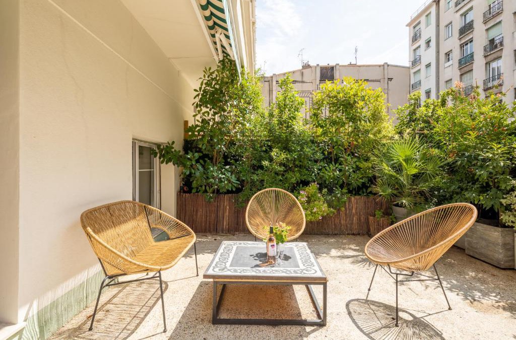 Jean-Medecin Apartment | Peaceful Haven, Terrace in Nice