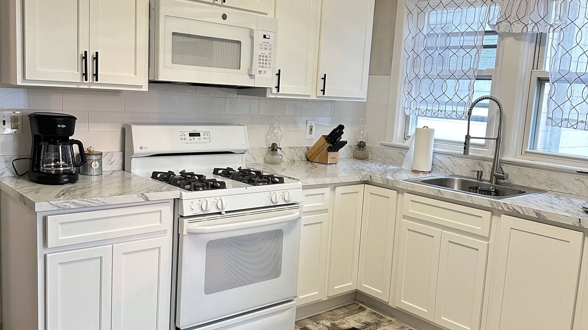 North Side Apartment | PEACEFUL HIDDEN GEM FREE PARKING WIFI