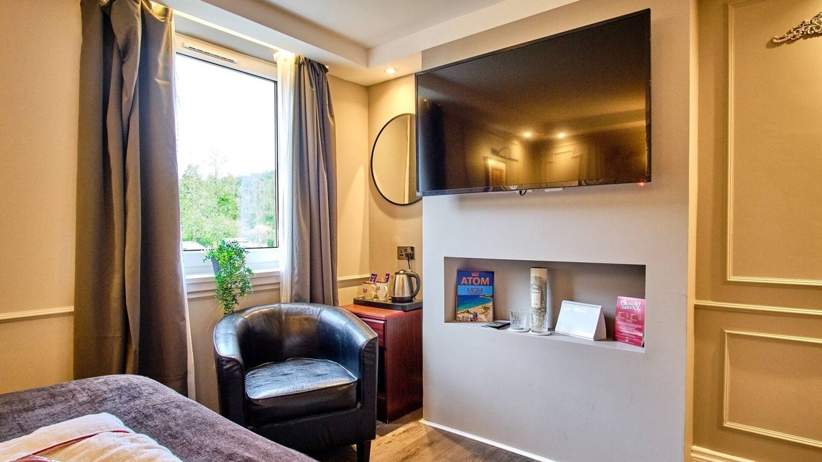 Tyndrum Hotel | Peaceful Highland Escape with Garden Views and Mountain Backdrop