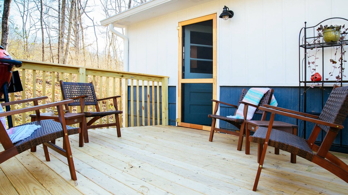 Knoxville Cottage | Peaceful Hillside Haven
