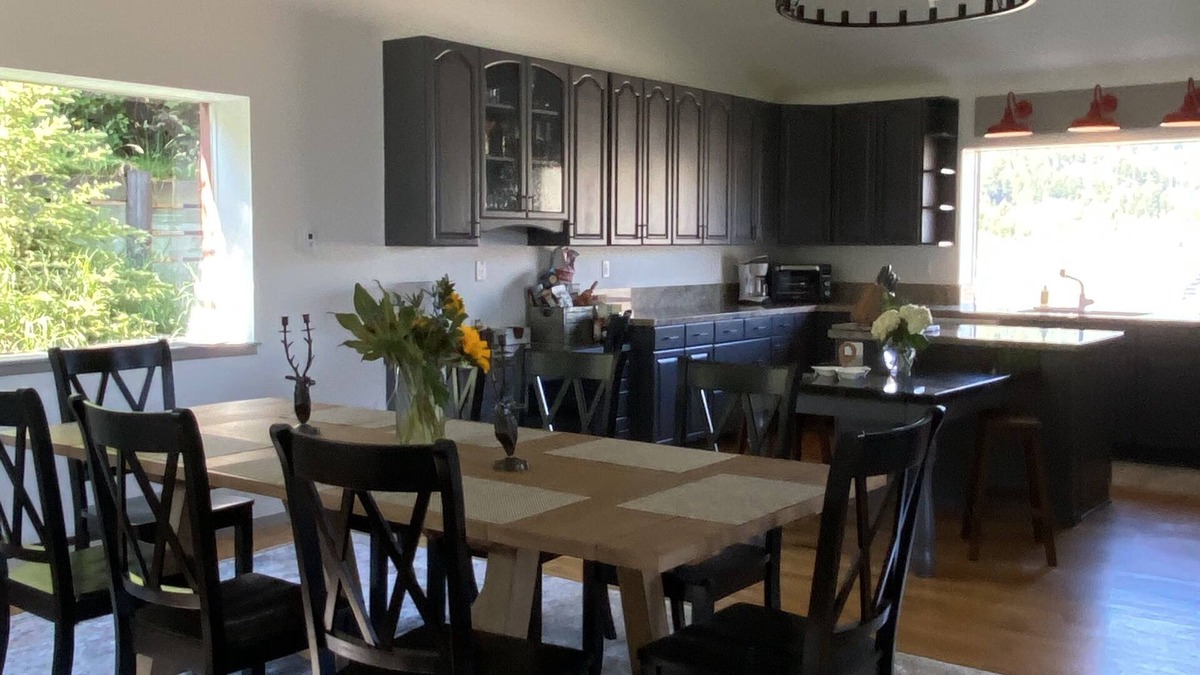 Jackson House | Peaceful Home, Minutes to Town Square, Mountains and Hiking Right from Your Door