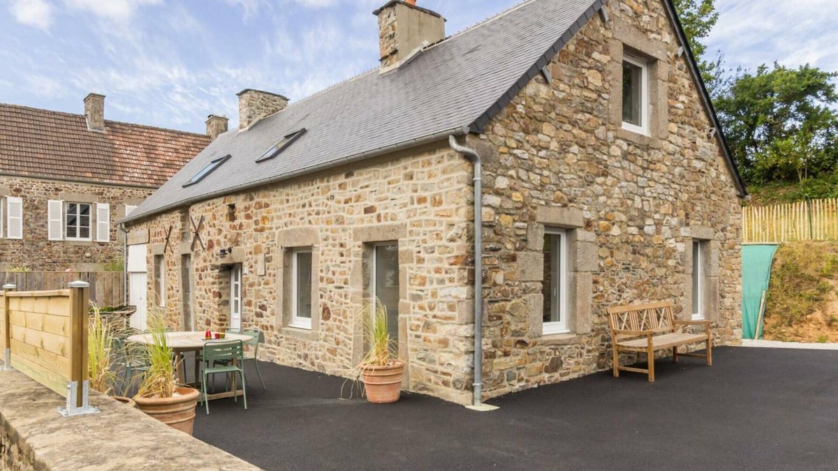 Siouville-Hague Cottage | Peaceful house near beach, parking, pets allowed