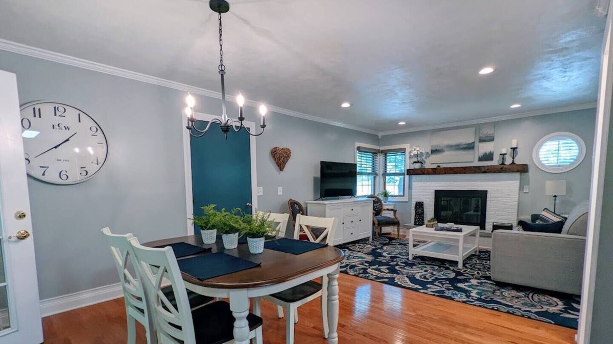Whitewater House | Peaceful Kettle Moraine Oasis. 4 Bedroom/3 Bath Across from WW Lake.