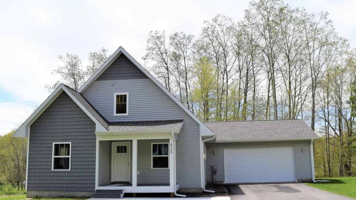 Lake Ann Cottage | Peaceful Lake Ann Home