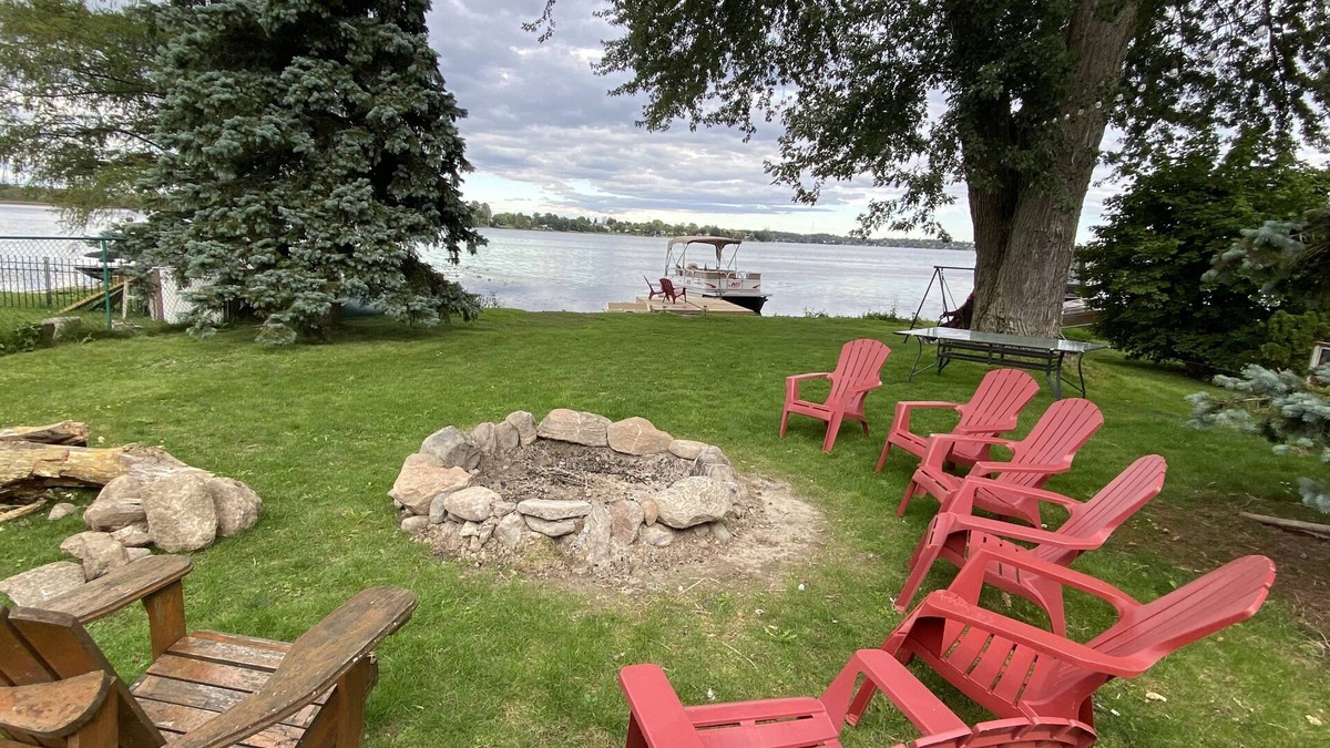 Kawartha Lakes Cottage | Peaceful lake front getaway