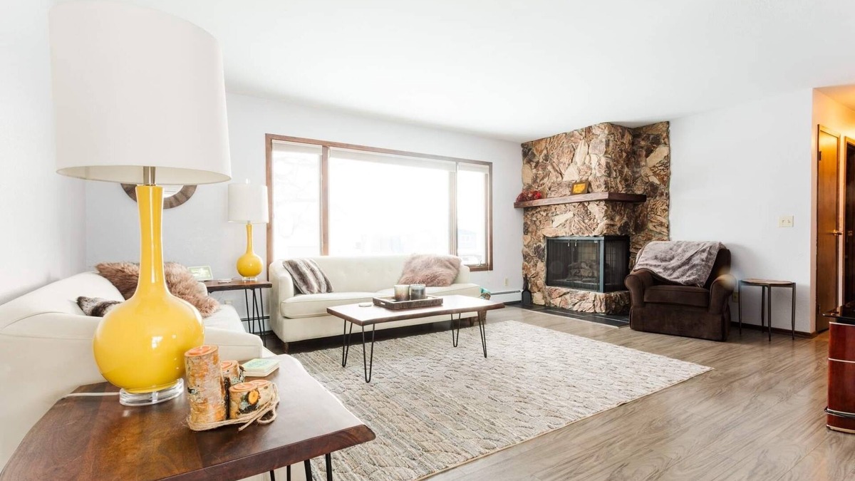 Sand Lake House | Peaceful Lake Haven - CLOSE TO EVERYTHING!