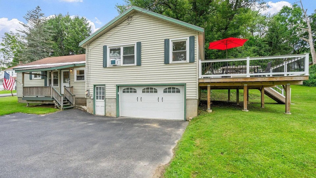 Gloversville House | Peaceful Lake View Getaway,