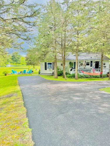 Athens House | Peaceful Lakefront and Fireplace Getaway Upstate Escape