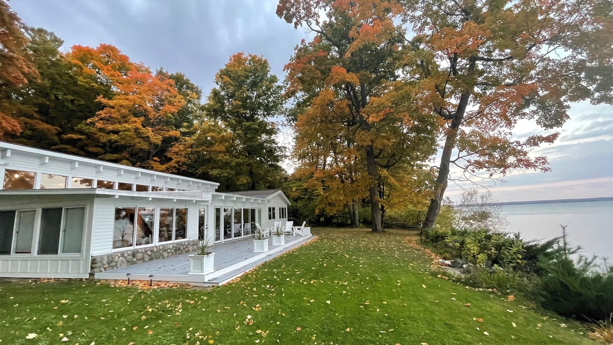 Brutus Cottage | Peaceful lakefront cottage, Prime location, Nature Preserve at your back door