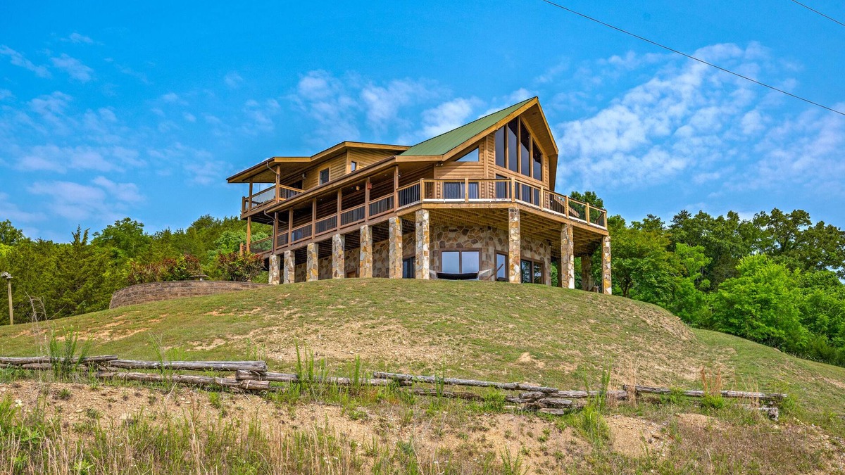 Sevierville Cabin | Peaceful Lakefront Cabin with Stunning Mountain Views, Rec Room on Douglas Lake