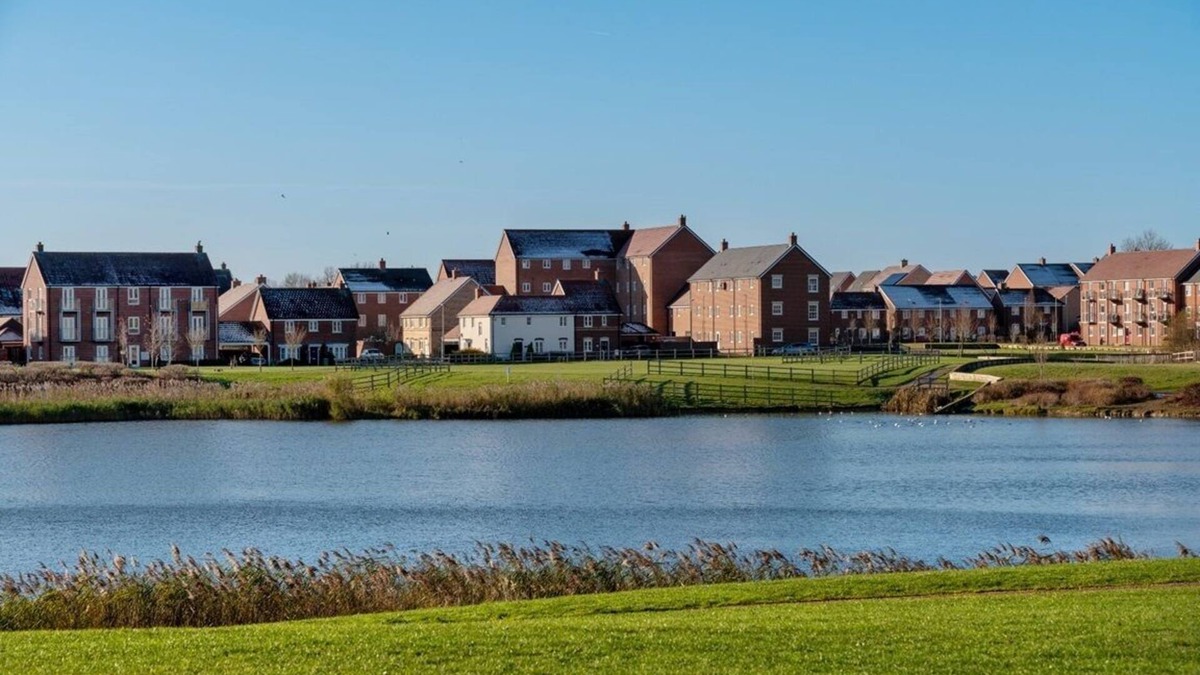 Stoke Hammond Apartment | Peaceful lakeside apartment