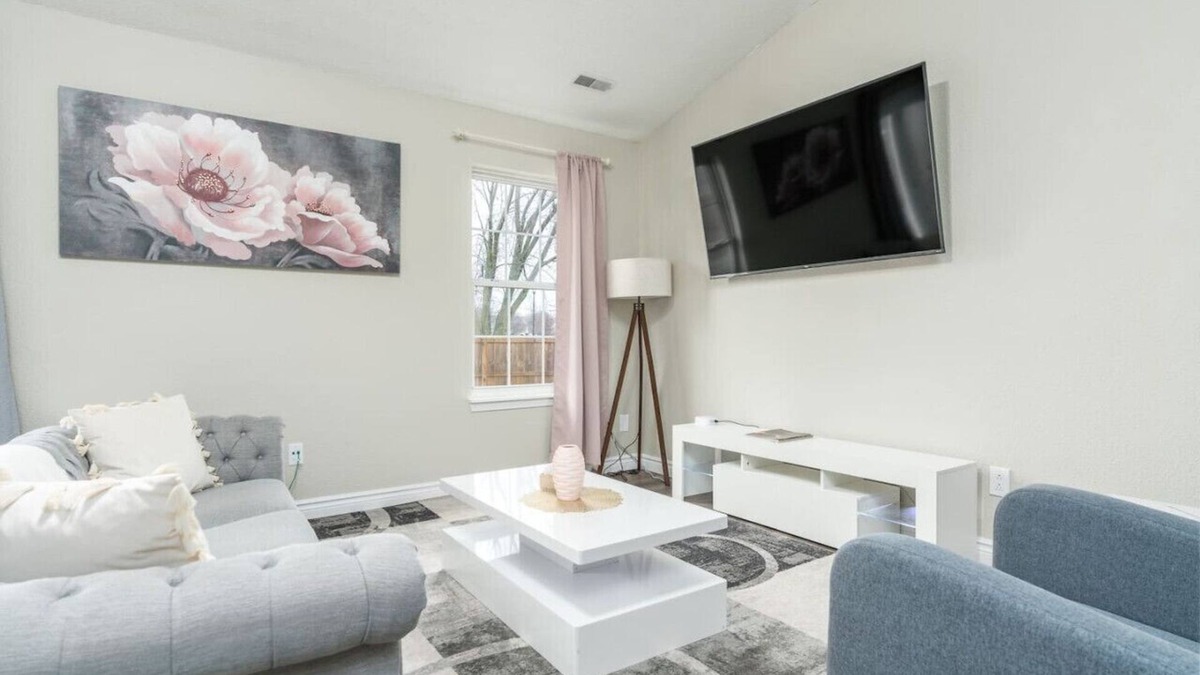 Avon House | Peaceful Modern Home near Avon