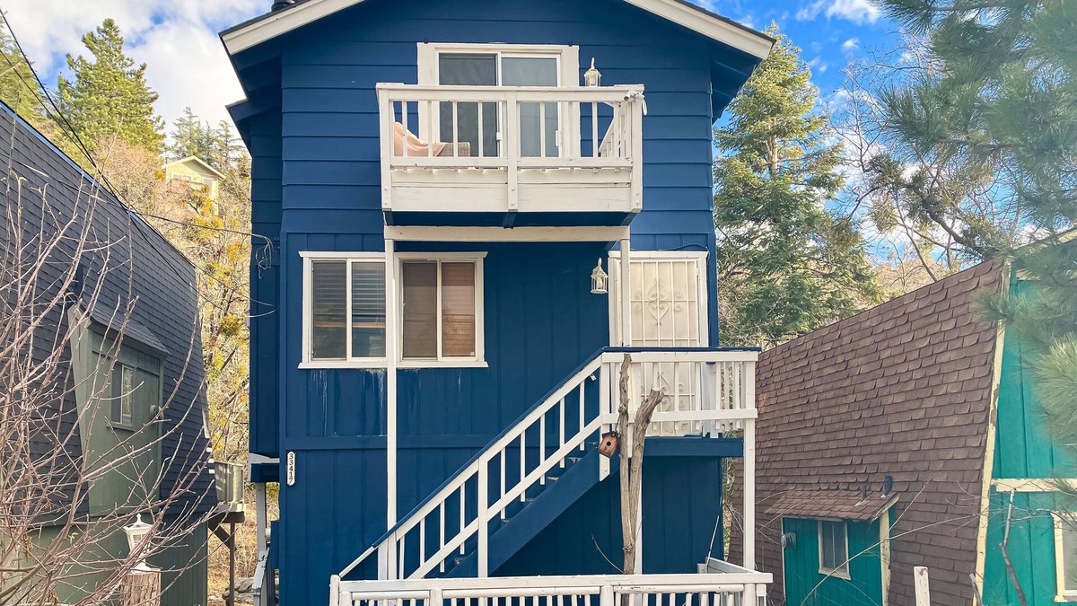 Arrowbear Lake Cabin | Peaceful mountain retreat with fireplace, balcony, & views - near skiing & lakes
