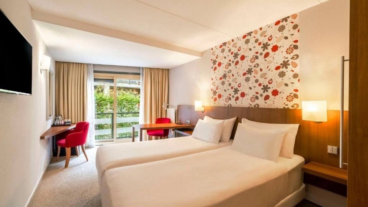 Nunspeet Hotel | Peaceful Nature Unit Near Het Zandenbos Heated Pool Dog Friendly Room