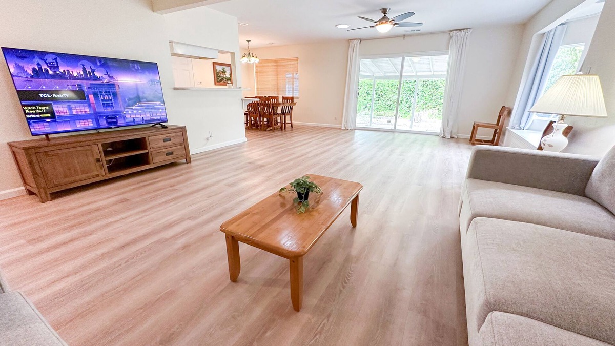 Central Davis House | Peaceful Near Campus Home