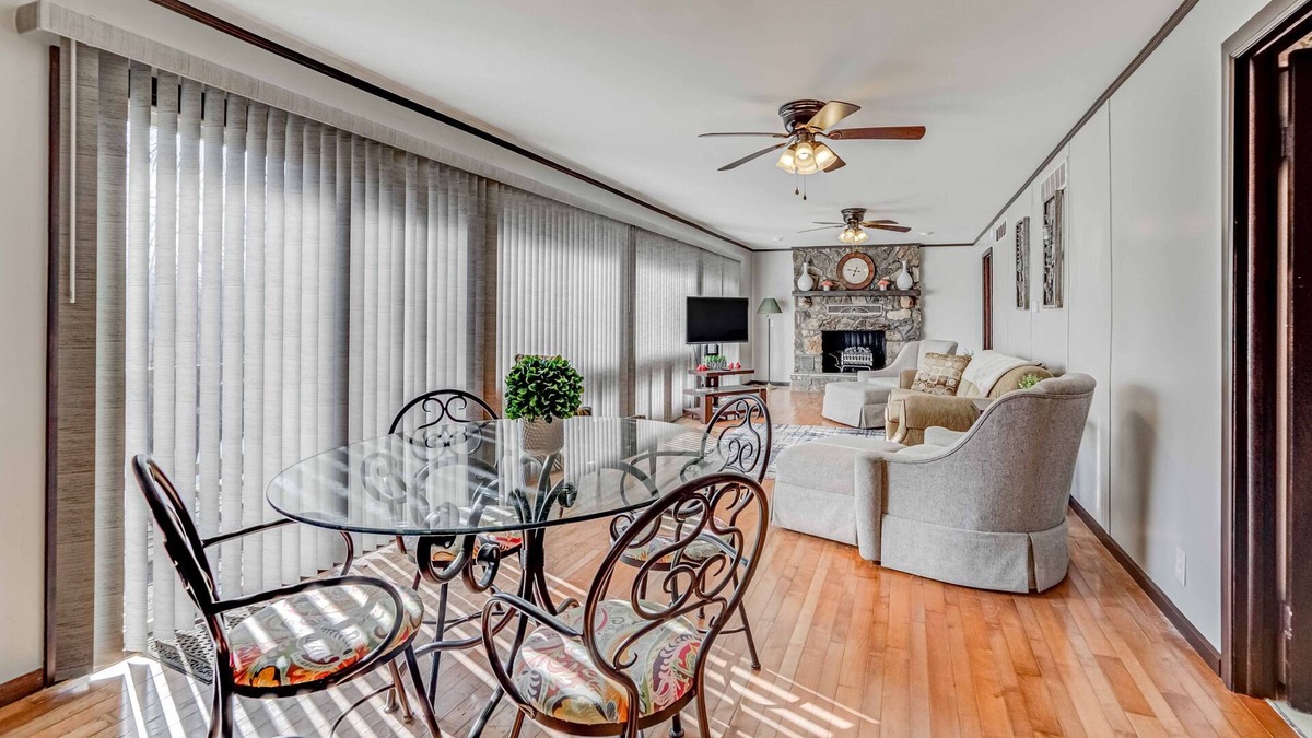 Buffalo House | Peaceful Niangua River Retreat