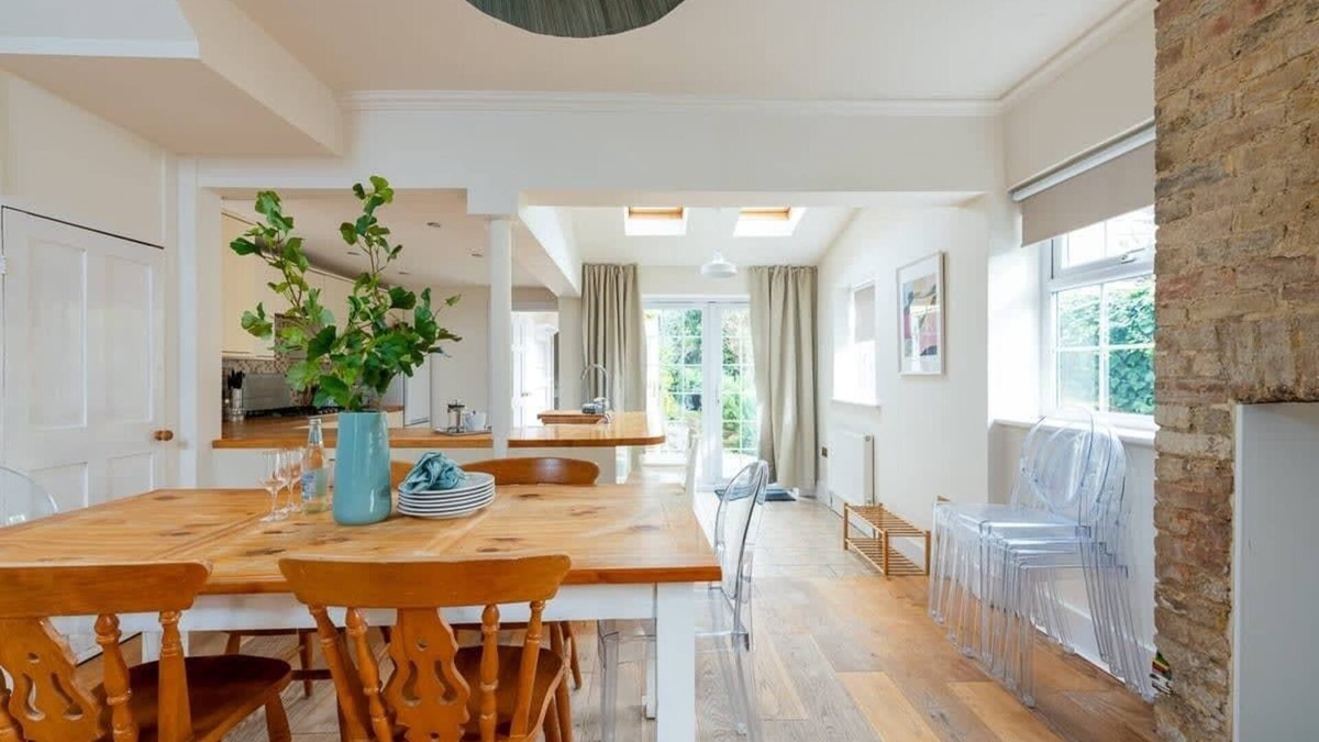 Cambridge House | Peaceful Oasis 3-Bed Home Amidst Lush Gardens