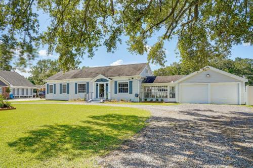 Baldwin House | Peaceful Patio, Sunroom Pet-Friendly Baldwin Home