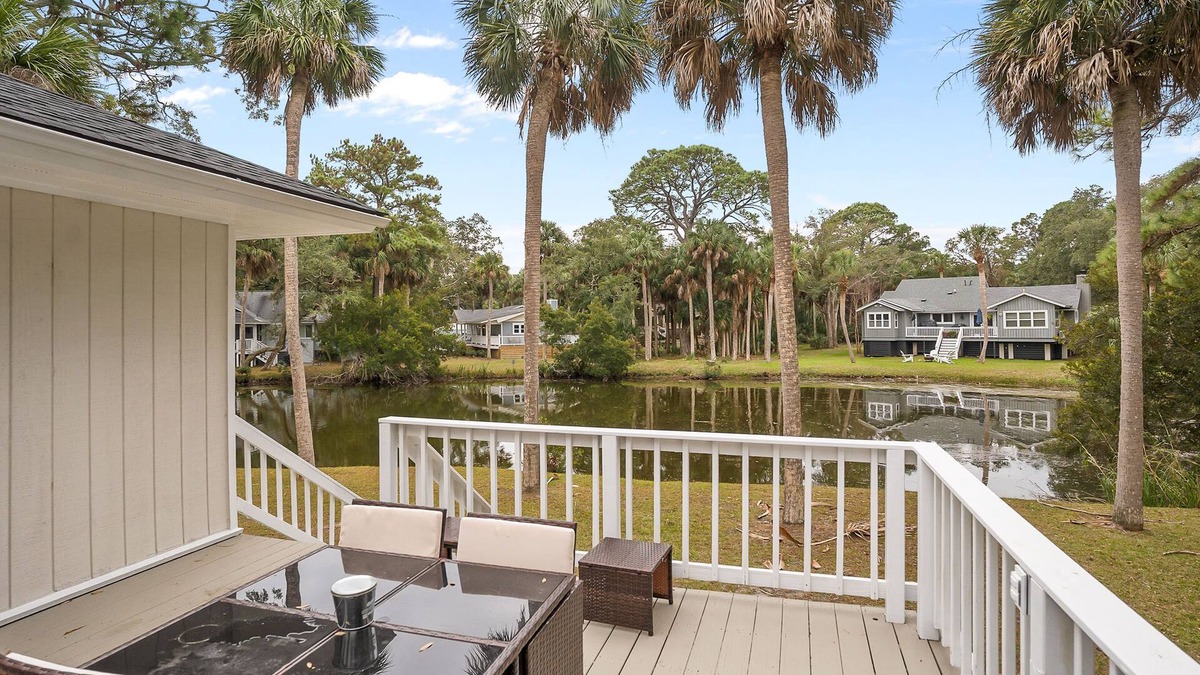 Blue Heron Lake House | Peaceful Pet & Family Friendly w/Pond Views + Purchase Cards, No Extra Tax!
