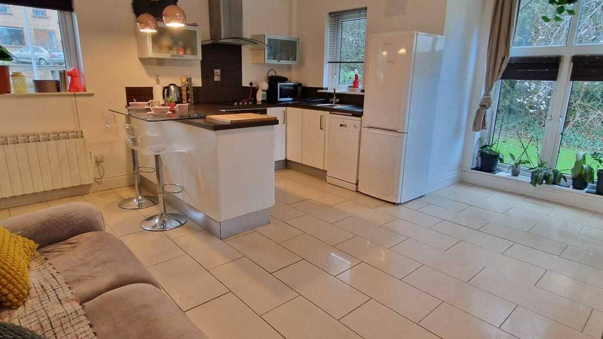 Dundrum Apartment | Peaceful & Pet Friendly, 200mtrs to Dundrum Centre