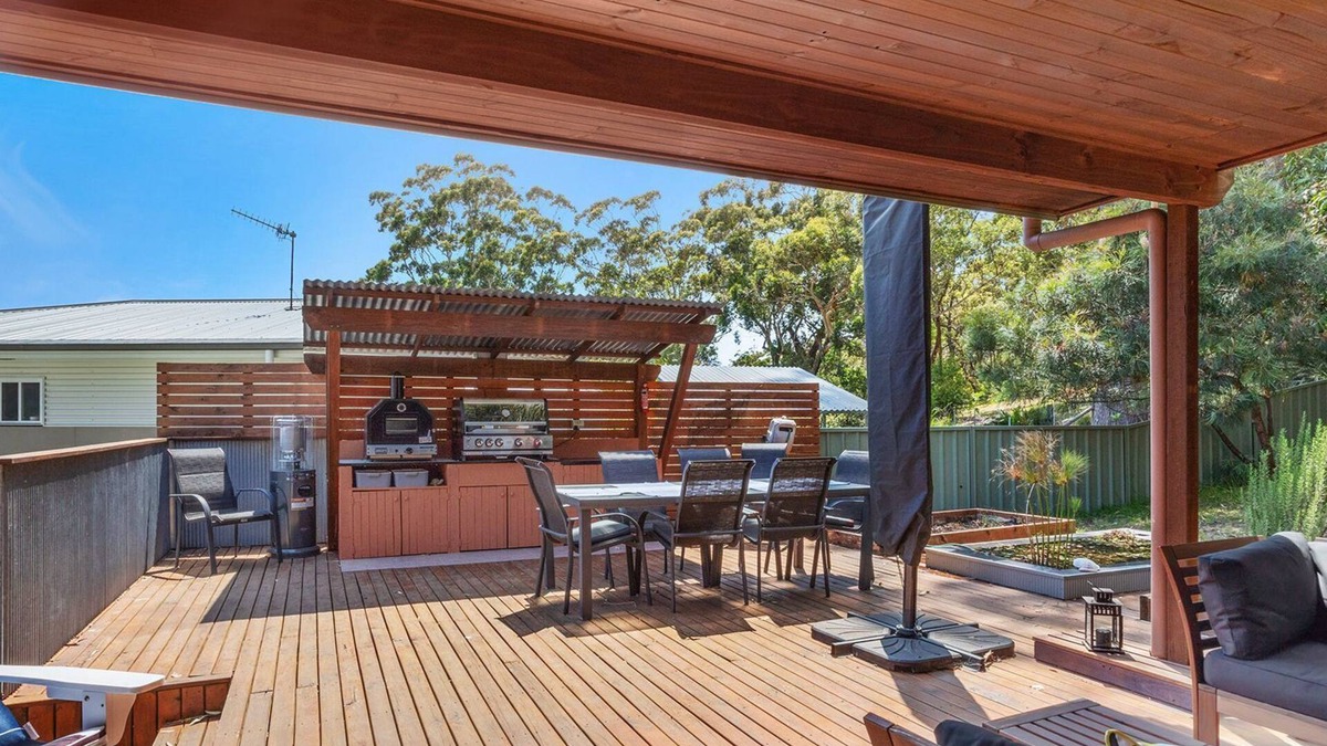 Shoal Bay House | Peaceful pet friendly bushland escape